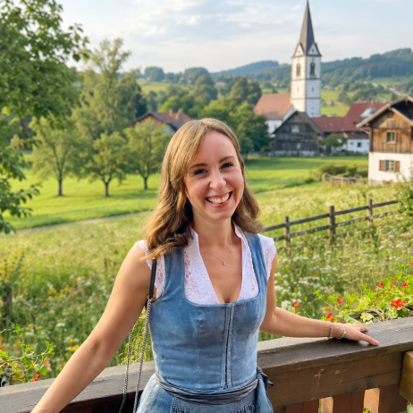 Vanessa Färber – Gründerin von Bärenschmausi, Autorin und Mama aus Taufkirchen bei München Vanessa Färber, Gründerin von Bärenschmausi – Entdeckerwelt für Körperbewusstsein und Selbstregulation